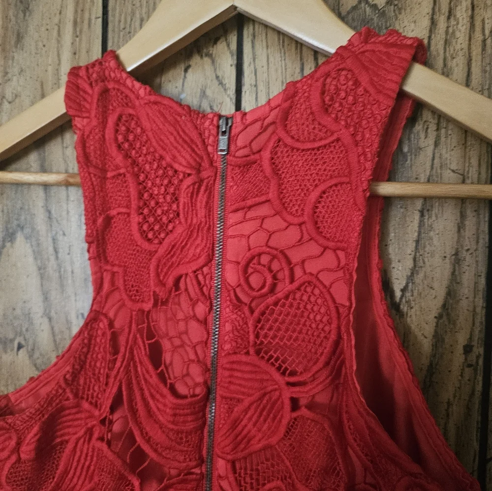 LOVERS + FRIENDS / REVOLVE Red Caspian Lace Overlay Dress - XS - Picture 10 of 11